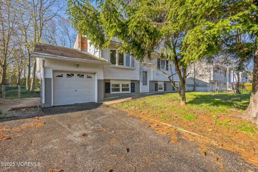 1575 Deer Hollow Drive, Toms River, NJ 08753 - Image #3