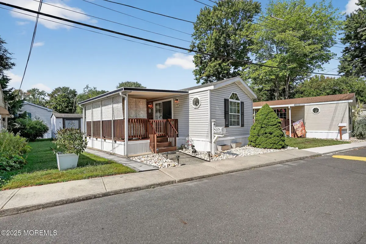 4 South Drive, East Windsor, NJ 08520 - Image #1