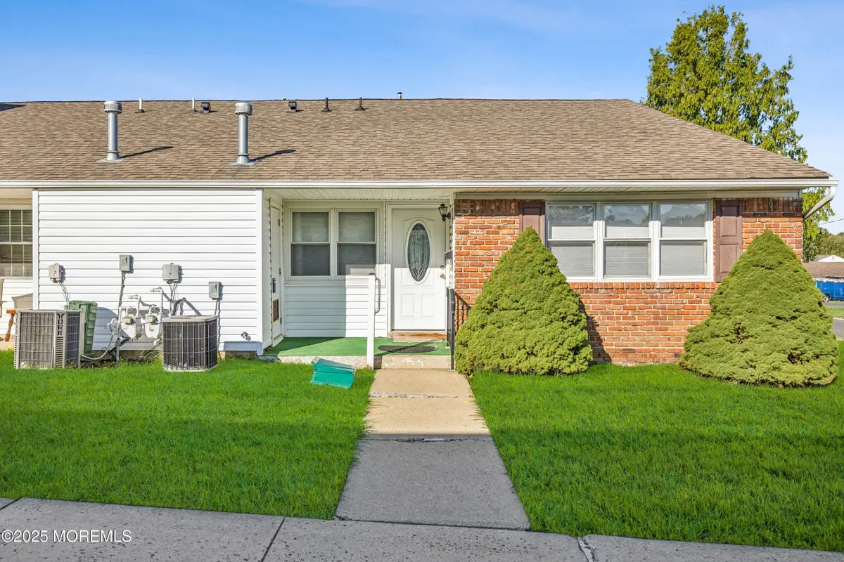 11 Maine Court, Matawan, NJ 07747 - Image #1