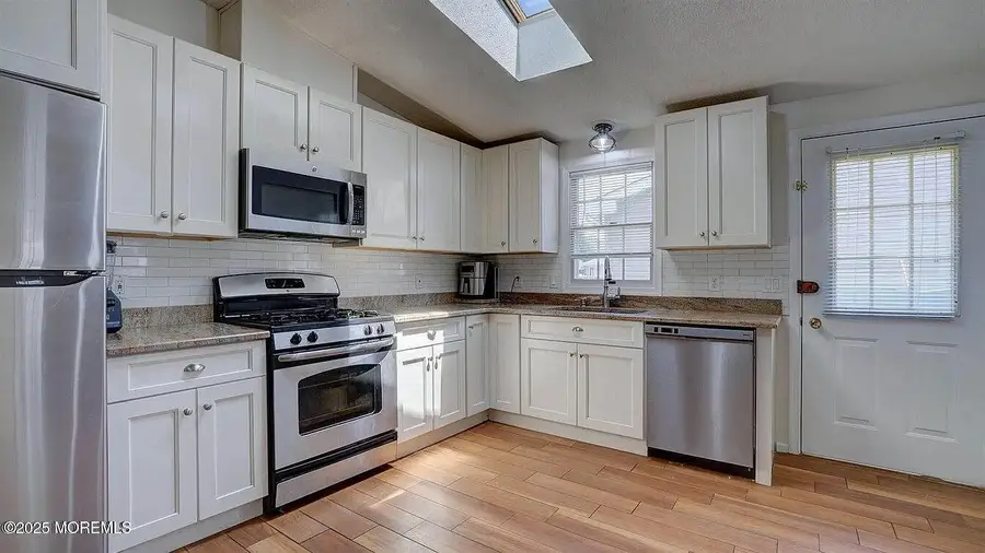 21 Parkview Way, Manalapan Township, NJ 07726 - Image #2