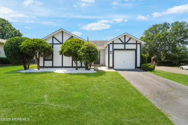 29 Coventry Terrace, Marlboro, NJ 07746