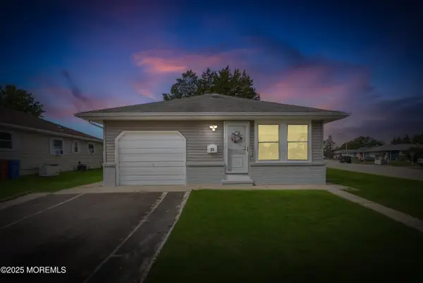 25 Saint Martin Place, Toms River, NJ 08757