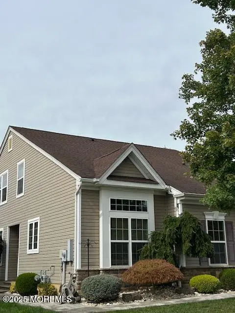 35 Timber Hill Drive, Stonebridge, NJ 08831 - Image #2