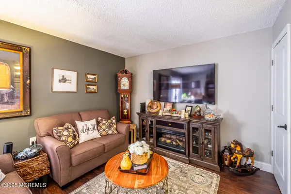 401 Daffodil Drive, Jackson, NJ 08527