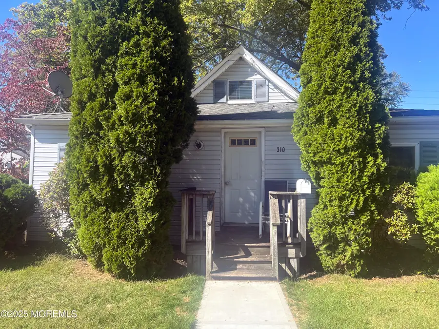 310 East Road, Belford, NJ 07718 - Image #2