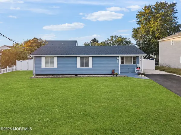 1228 Pacific Avenue, Beachwood, NJ 08722