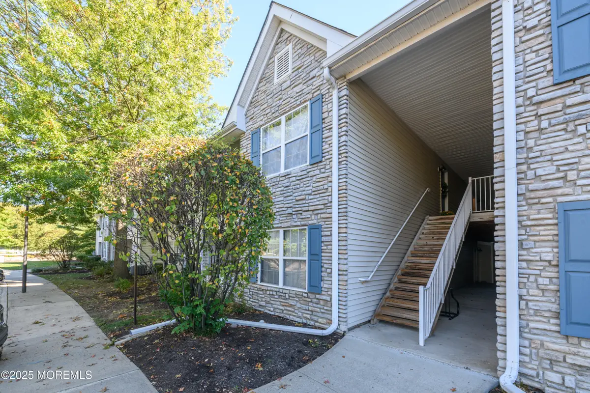 816 Wedgewood Circle, Belford, NJ 07718 - Image #1