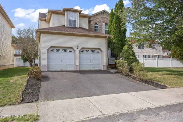 18 Egret Lane, Marlboro, NJ 07746