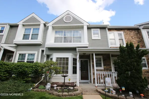 37 Horseshoe Court, Tinton Falls, NJ 07753