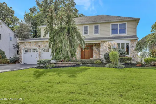 11 Rowena Road, Manalapan, NJ 07726