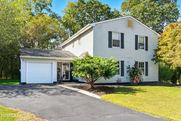 9 Bell Court, Howell, NJ 07731