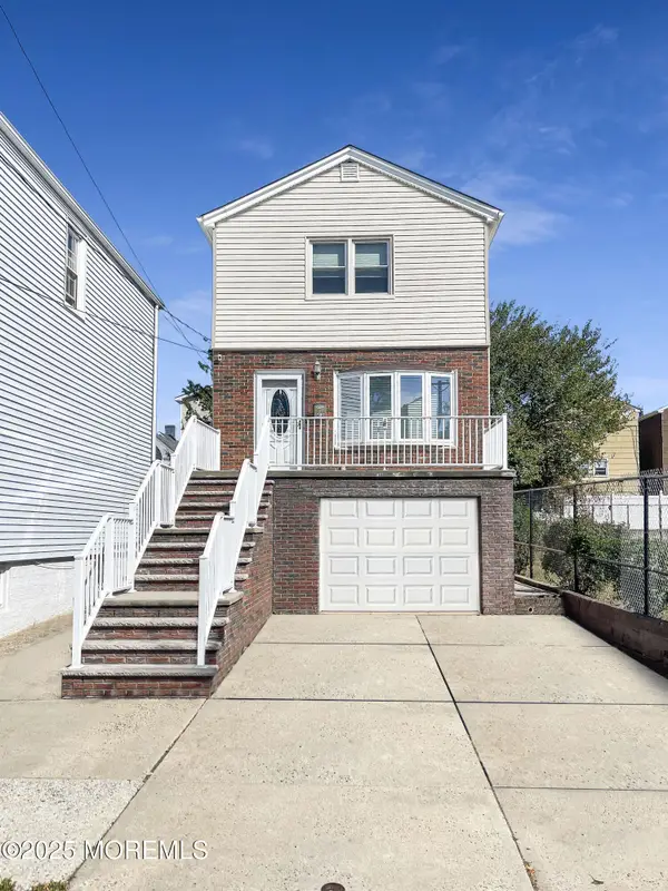 63 Cottage Street, Bayonne, NJ 07002