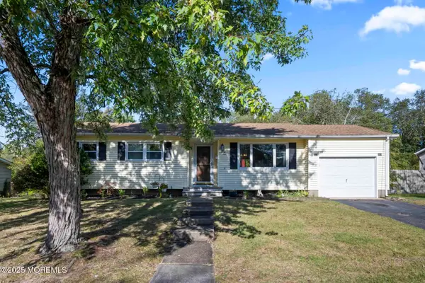 34 Drexel Drive, Jackson, NJ 08527