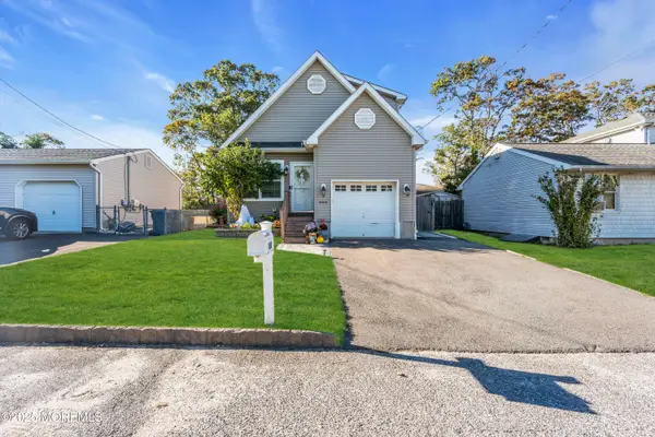 808 Beach Avenue, Beachwood, NJ 08722