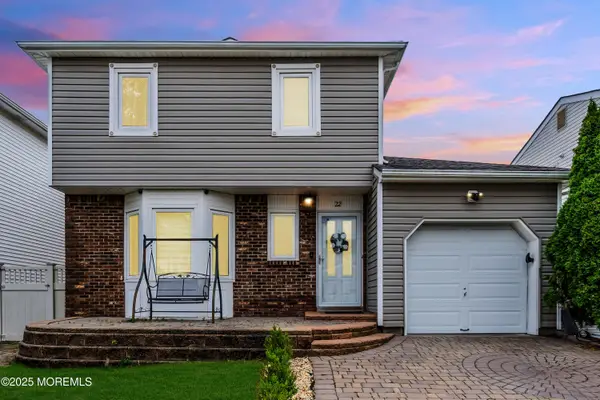 22 Tanbark Drive, Parlin, NJ 08859