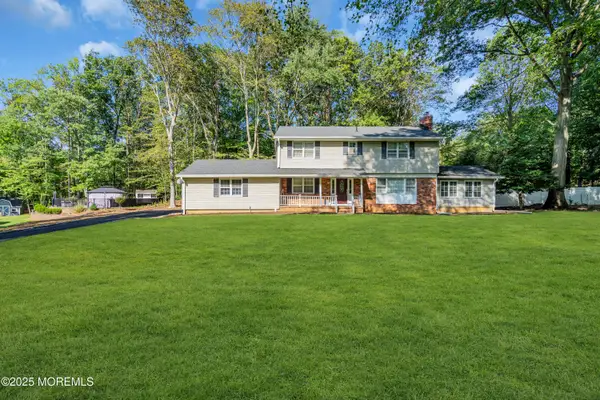 4 Parkway Place, Holmdel, NJ 07733