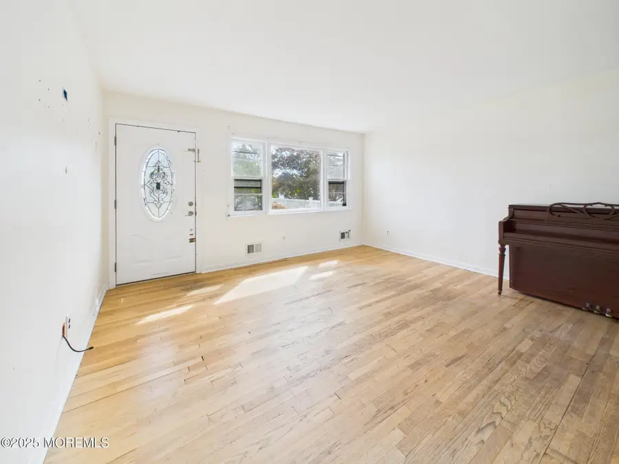 4 Jamaica Avenue, Toms River, NJ 08753 - Image #2
