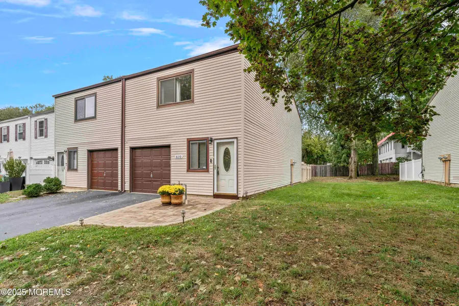 610 Randall Way, Aberdeen, NJ 07747 - Image #2