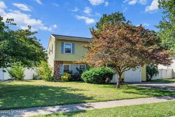2 Lilac Place, Howell, NJ 07731