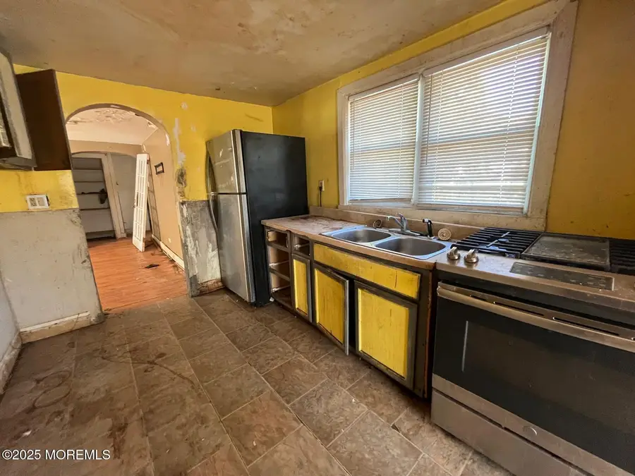 10 Pergola Avenue, Jamesburg, NJ 08831 - Image #3