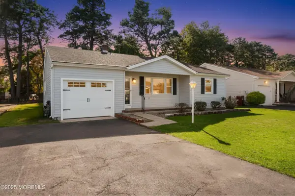 6 Westport Drive, Toms River, NJ 08757