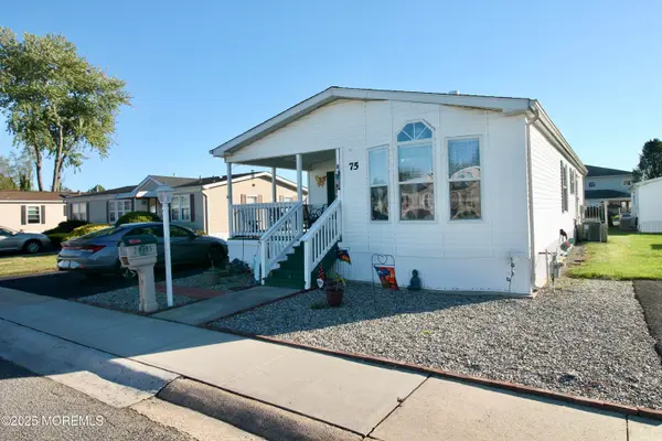 75 Robin Place, Freehold, NJ 07728