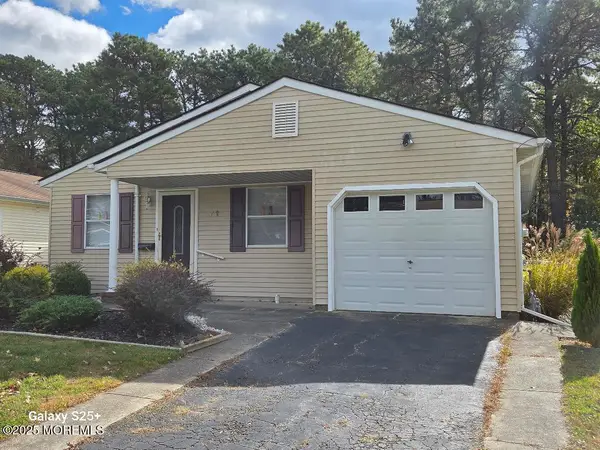 71 Chesterfield Lane, Toms River, NJ 08757