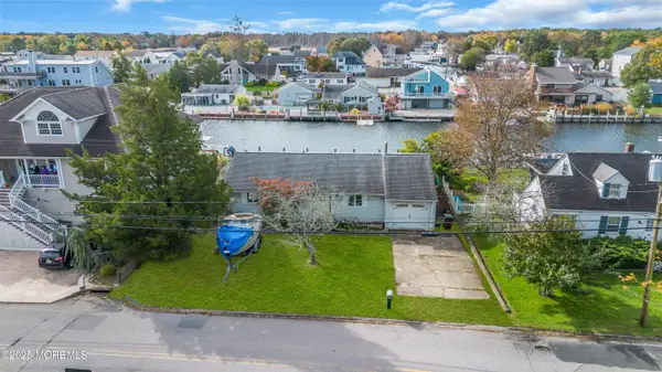 64 Harbor Inn Road, Bayville, NJ 08721