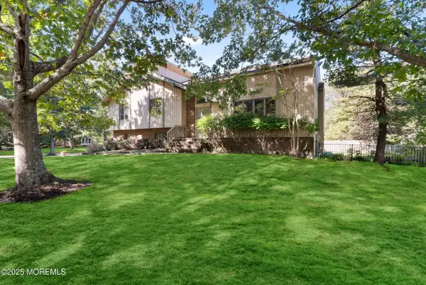 10 Oak Tree Lane, Ocean Twp, NJ 07712