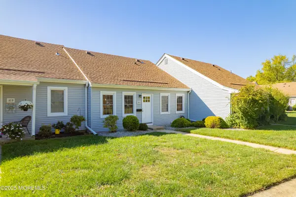 32 Plaza De Las Lobos #C, Freehold, NJ 07728