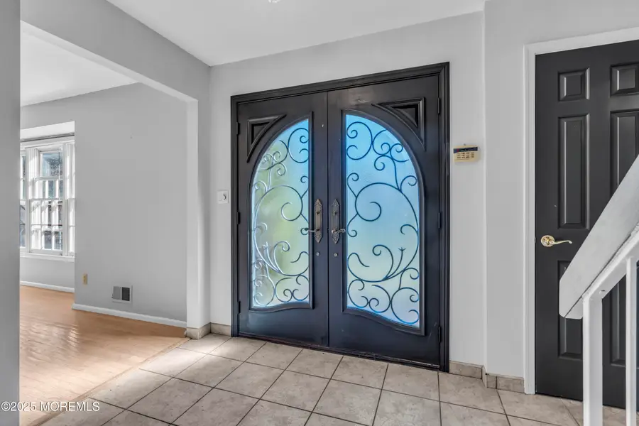 6 Blackfoot Drive, Manalapan Township, NJ 07726 - Image #2