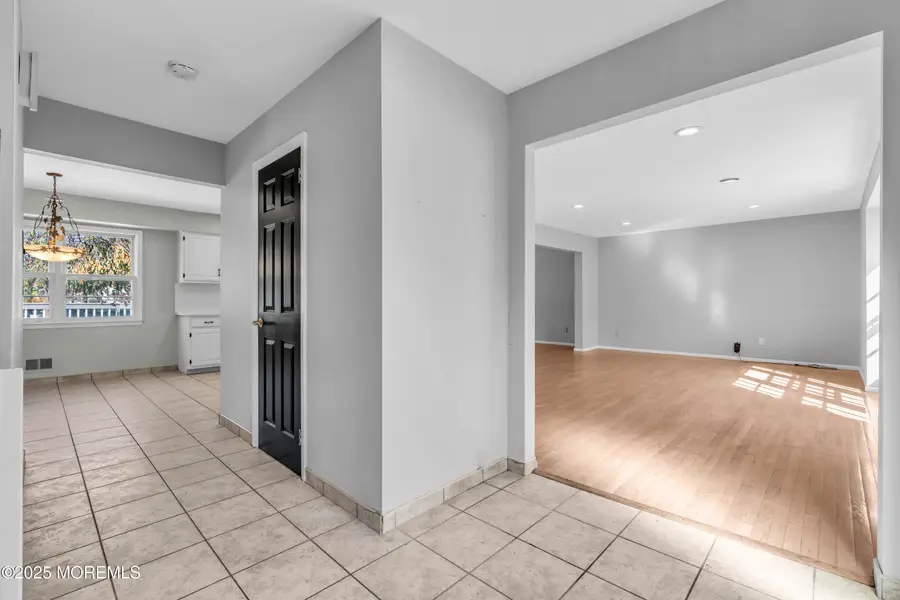 6 Blackfoot Drive, Manalapan Township, NJ 07726 - Image #3