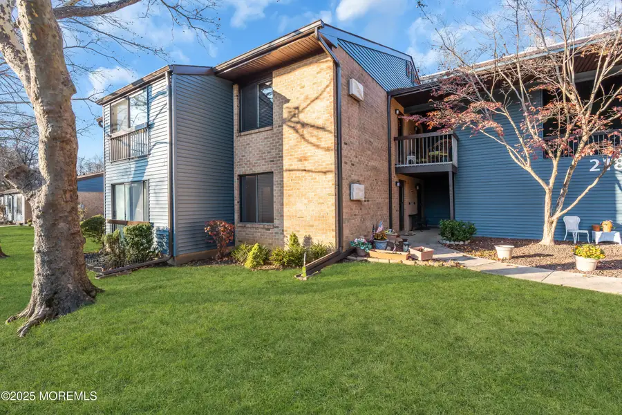 218 Medford Court #A, Manalapan Township, NJ 07726 - Image #3