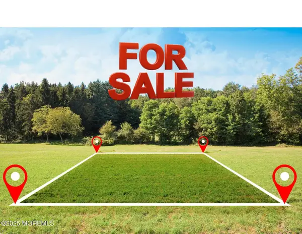 5 Illinois Avenue, Jackson, NJ 08527