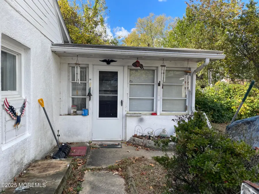 409 Union Avenue, Lakehurst, NJ 08733 - Image #3