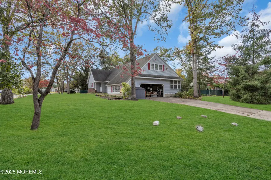 32 Camelot Drive, Toms River, NJ 08755 - Image #2