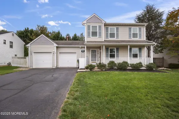 31 Crater Lake Road, Howell, NJ 07731