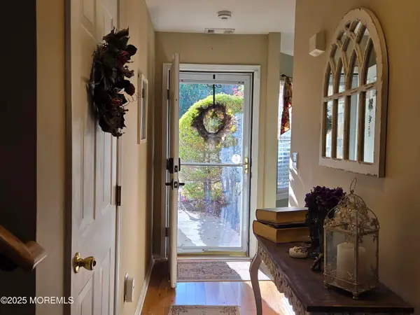 36 Saratoga Court, Tinton Falls, NJ 07753