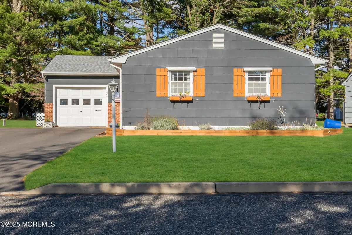 1086 Edgebrook Drive, Toms River, NJ 08757 - Image #1