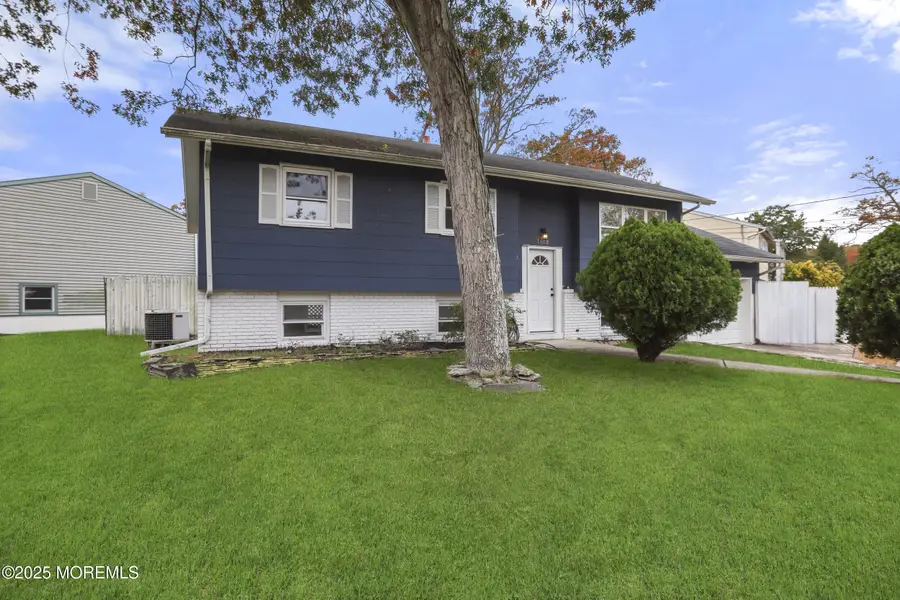 1613 Deer Hollow Drive, Toms River, NJ 08753 - Image #3
