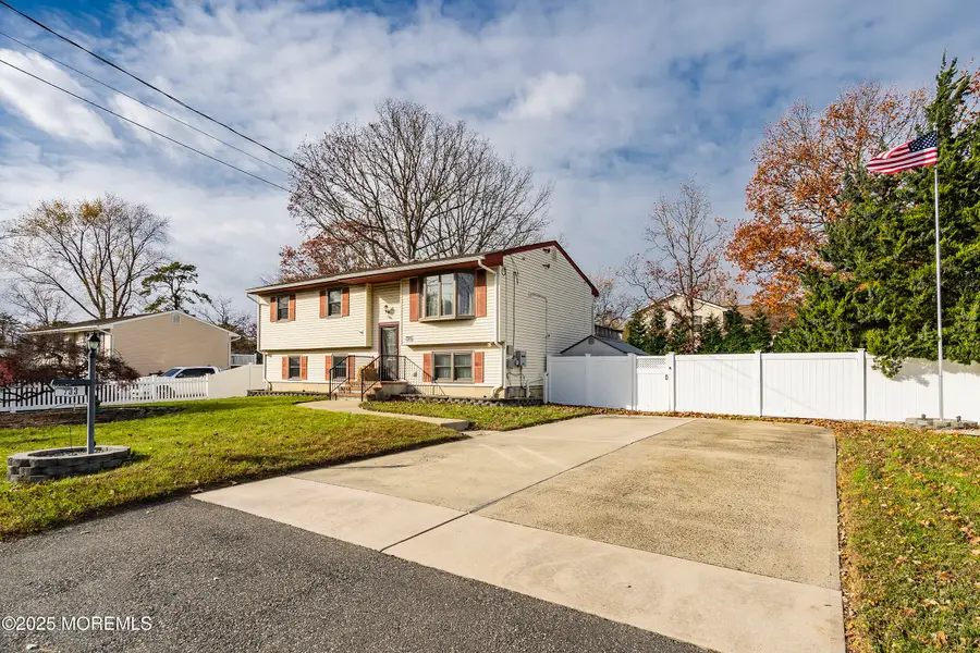 733 Commonwealth Boulevard, Toms River, NJ 08757 - Image #2