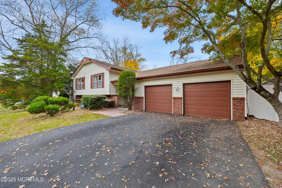 11 Woodview Drive, Marlboro, NJ 07746 - Image #2