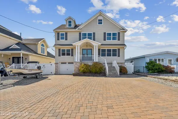 6 Lagoon Drive, Toms River, NJ 08753