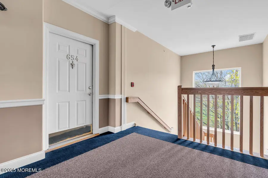 654 Saint Andrews Place, Manalapan Township, NJ 07726 - Image #3