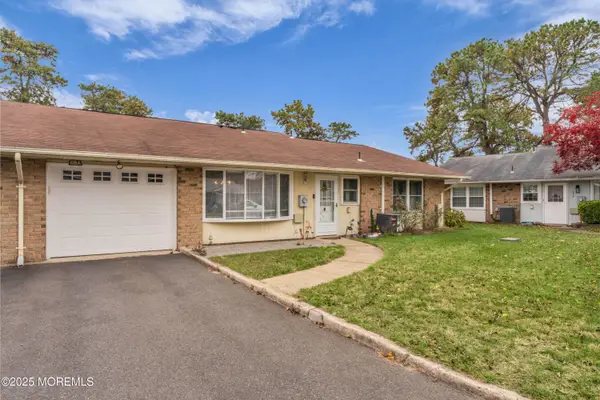 68 Buckingham Drive #A, Manchester, NJ 08759