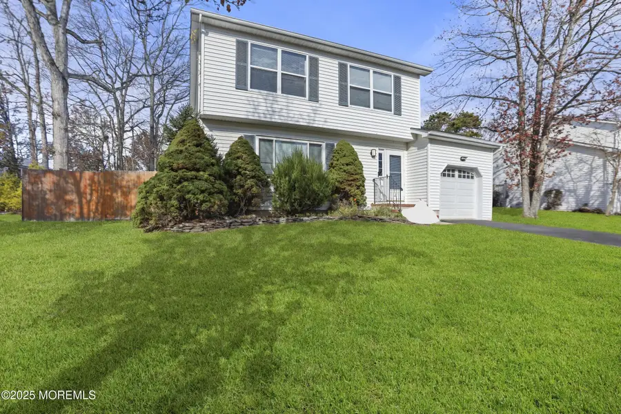 28 Bronia Street, Howell, NJ 07731 - Image #2