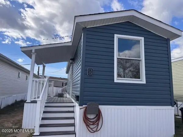 8 Avenue A, Hazlet, NJ 07734