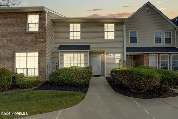 34 Portland Place, Morganville, NJ 07751