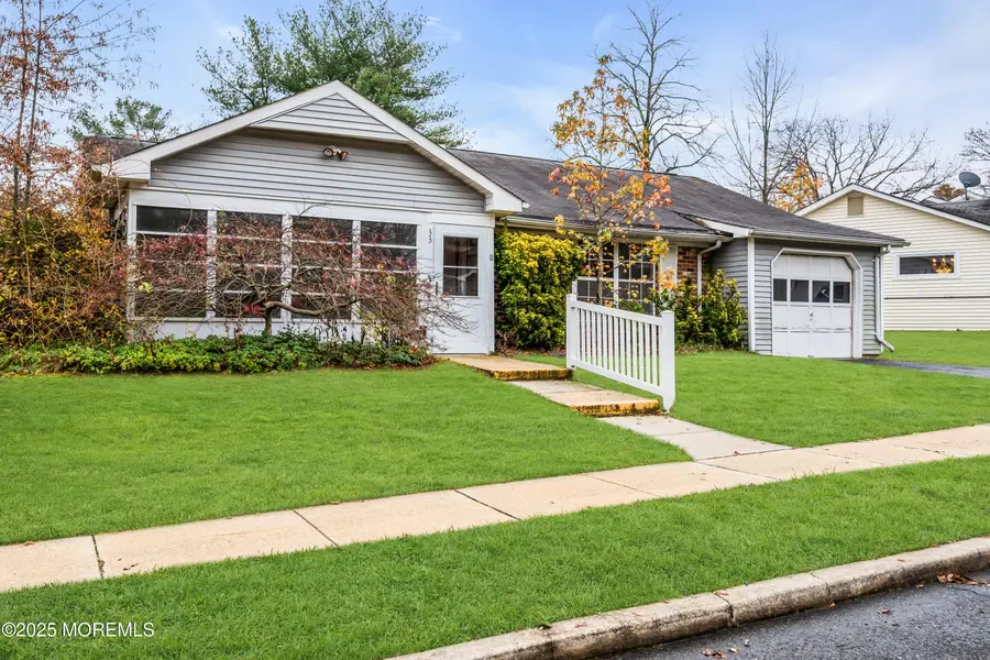 33 Poinsetta Court, Lakewood, NJ 08701 - Image #3