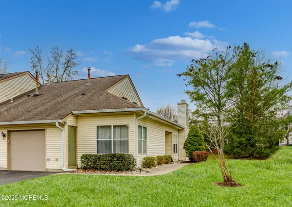 28 Aspen Avenue, Englishtown, NJ 07726